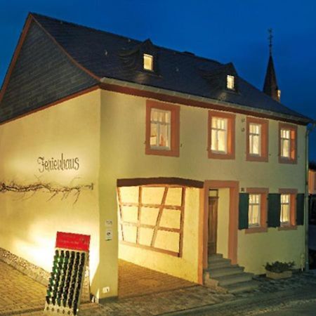 Altes Winzerhaus - Ferienhaus Burgen  Buitenkant foto