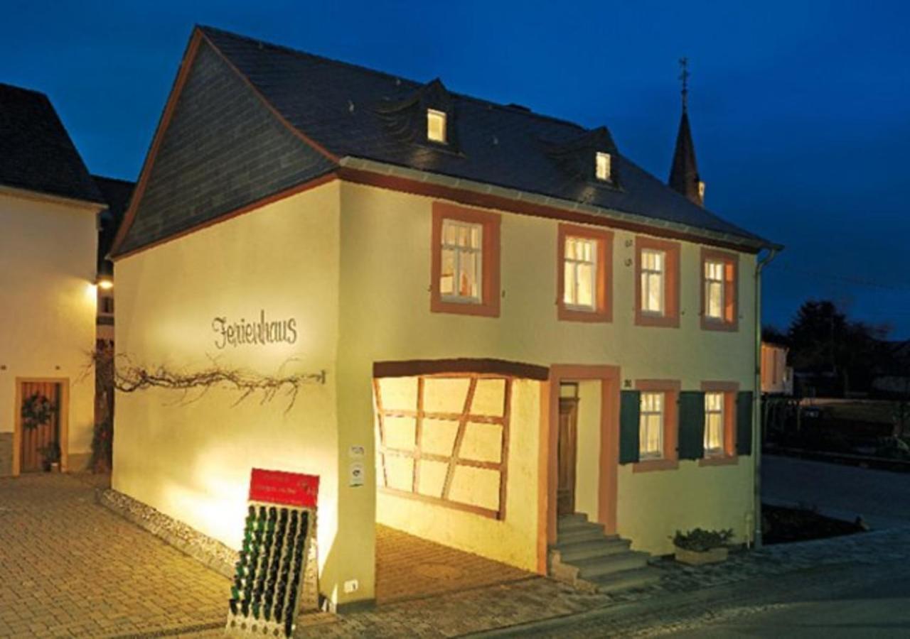 Altes Winzerhaus - Ferienhaus Burgen  Buitenkant foto