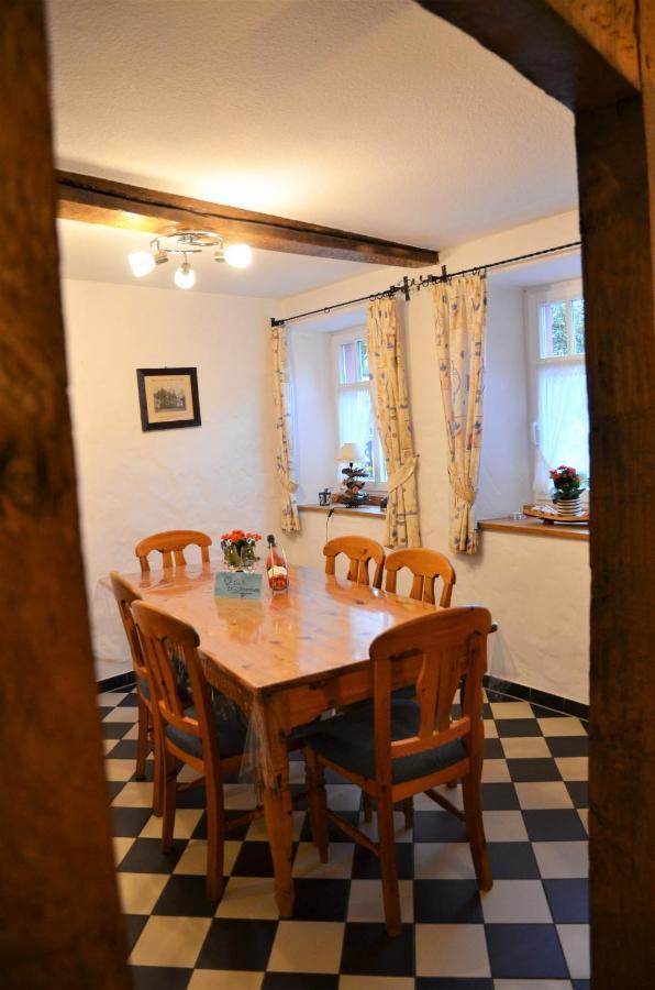 Altes Winzerhaus - Ferienhaus Burgen  Buitenkant foto